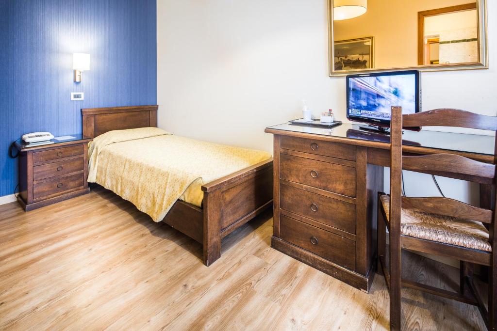 Postel nebo postele na pokoji v ubytování Hotel Capanna d'Oro