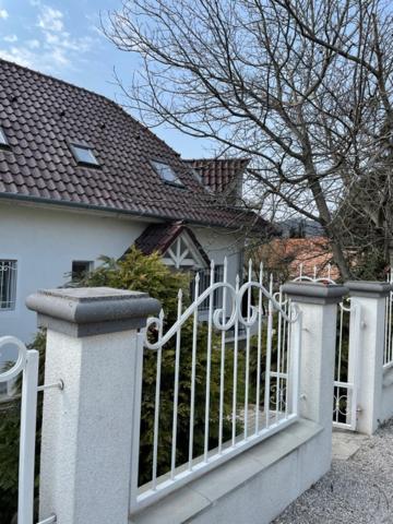 Budova, v ktorej sa ubytovanie bed & breakfast nachádza
