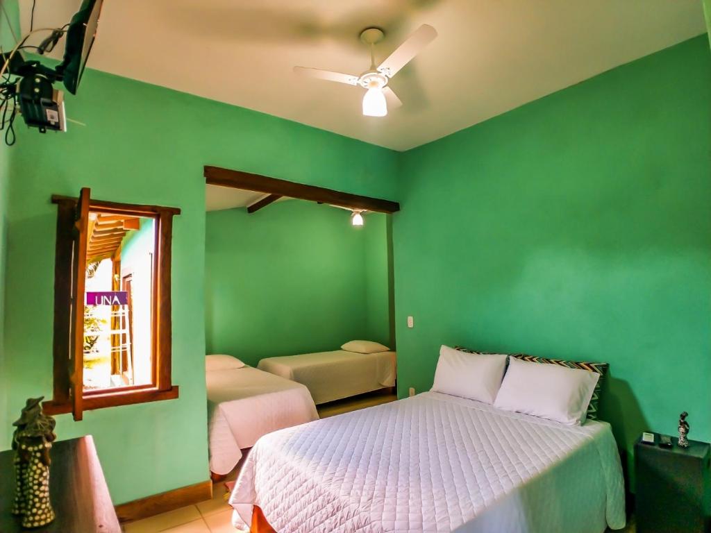 A bed or beds in a room at Pousada Zimbauê
