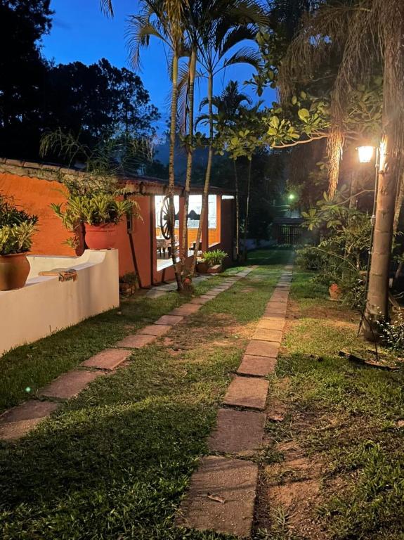  CHÁCARA CASA DO LAGO Muita natureza a 1h de SP!