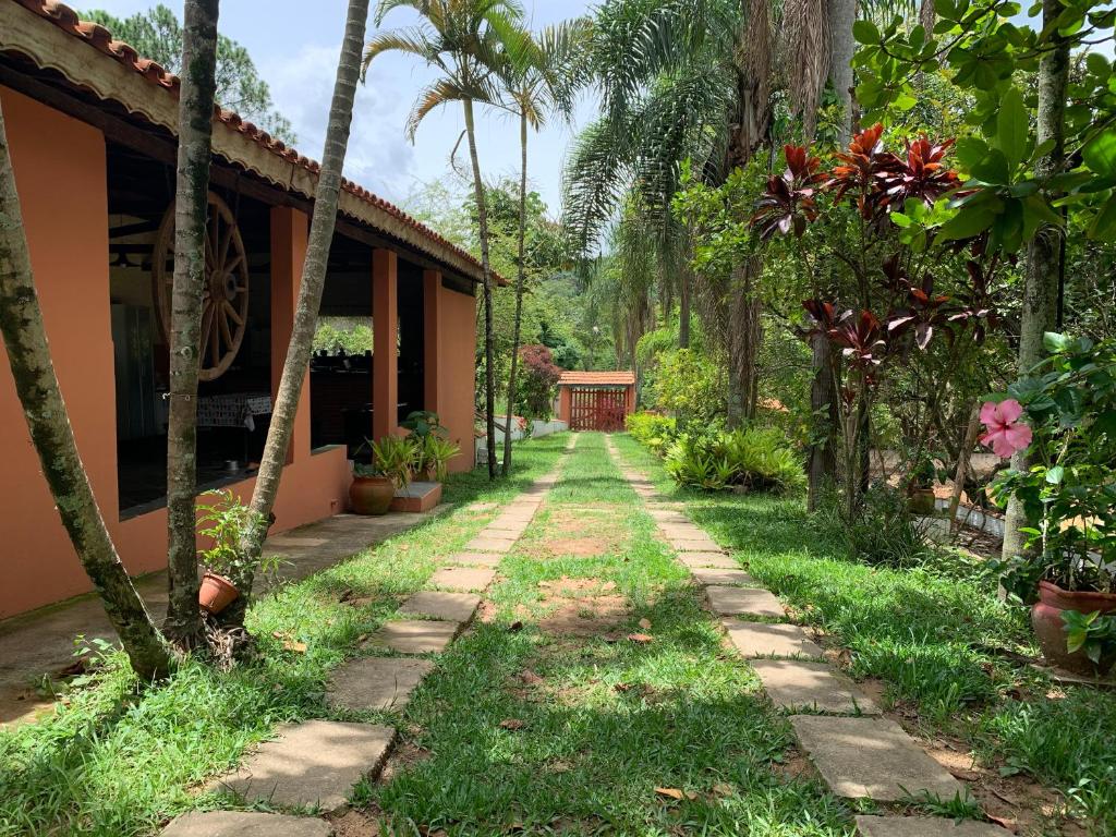  CHÁCARA CASA DO LAGO Muita natureza a 1h de SP!