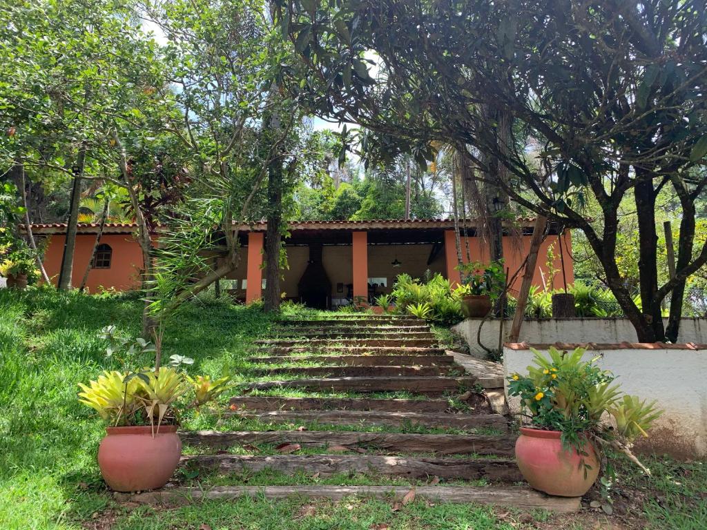  CHÁCARA CASA DO LAGO Muita natureza a 1h de SP!