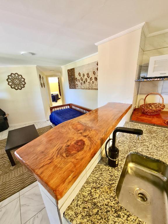  Tiny house nova dois quartos e excelente internet e varanda