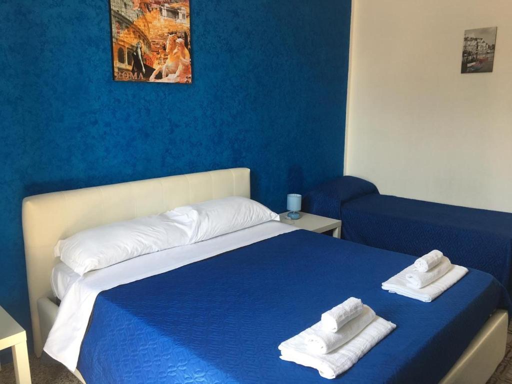 Postel nebo postele na pokoji v ubytování Stanze Di Leo