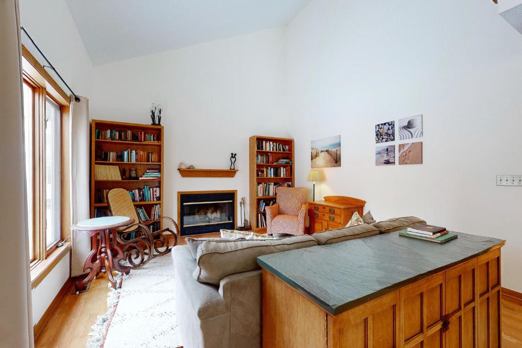 a living room with a couch and a fireplace at Turner Cottage in Lakeside