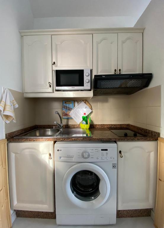 A kitchen or kitchenette at Apartment El Barco - Las Casas de Aron