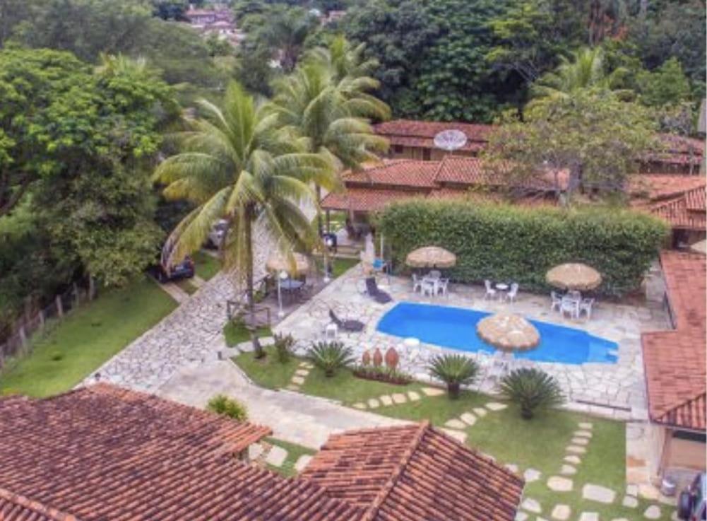an aerial view of a resort with a swimming pool at Pousada Vivenda Verde in Pirenópolis