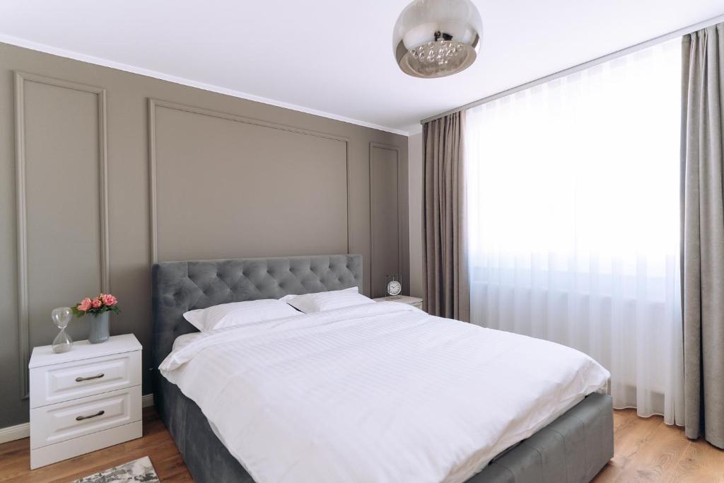 GOLD Suites - One-Bedroom Apartment