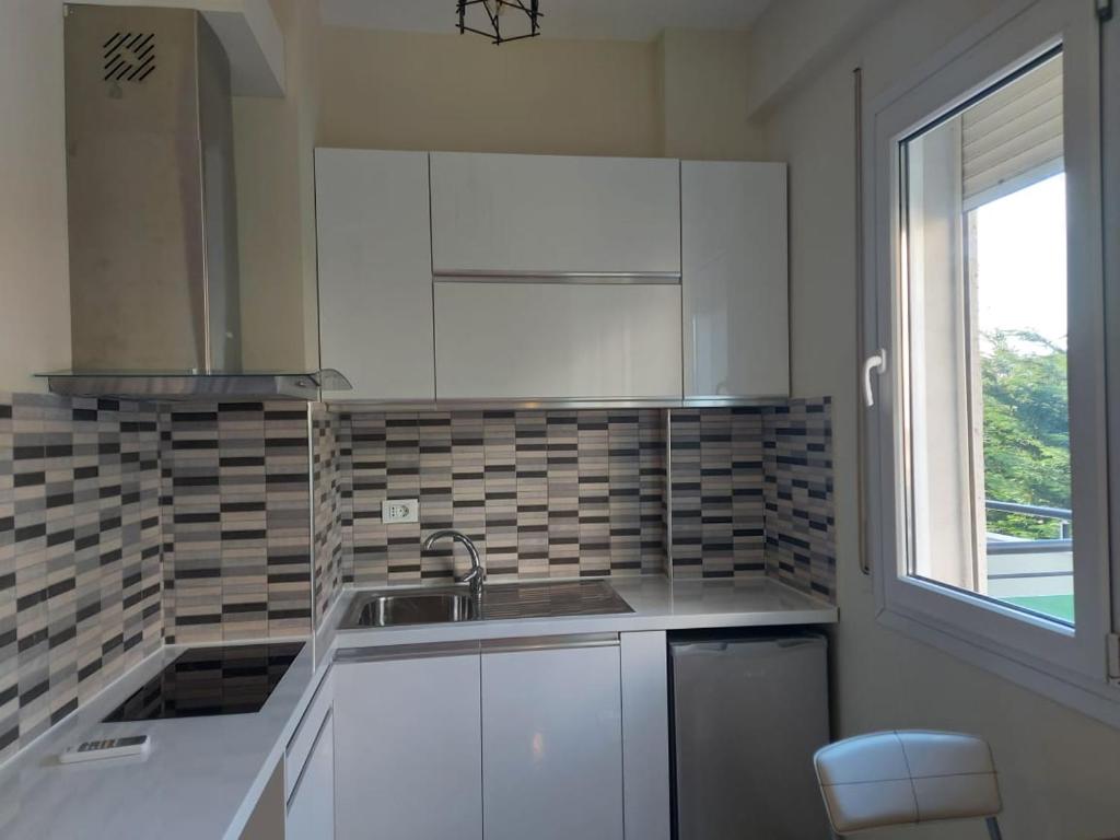 Deni Sea View Apartment - Image 3