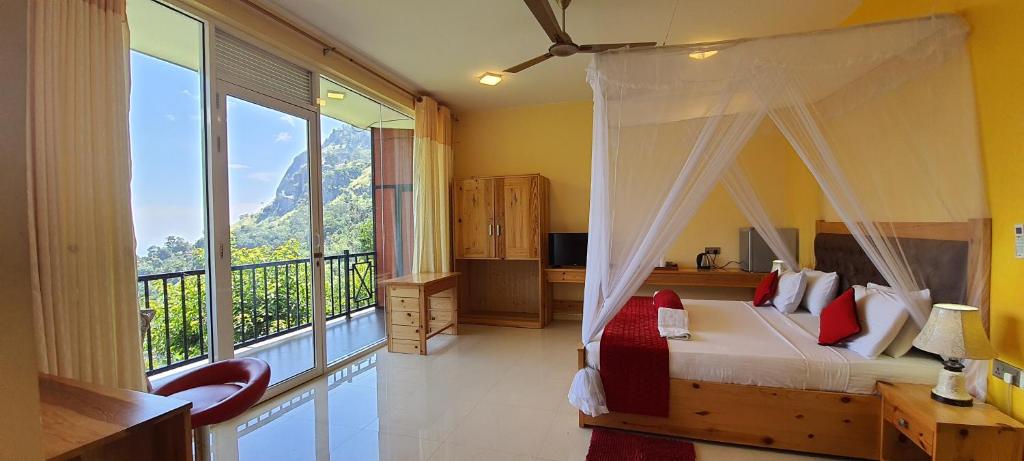 Postel nebo postele na pokoji v ubytování Hotel Ella`s Edge