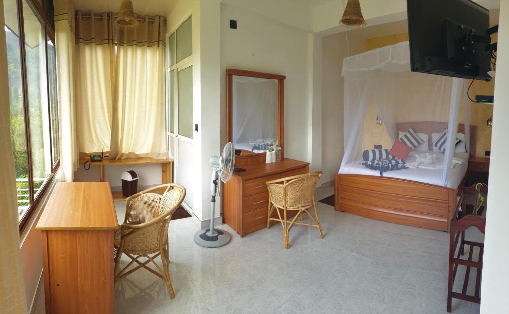 TV a/nebo společenská místnost v ubytování Hotel Ella`s Edge