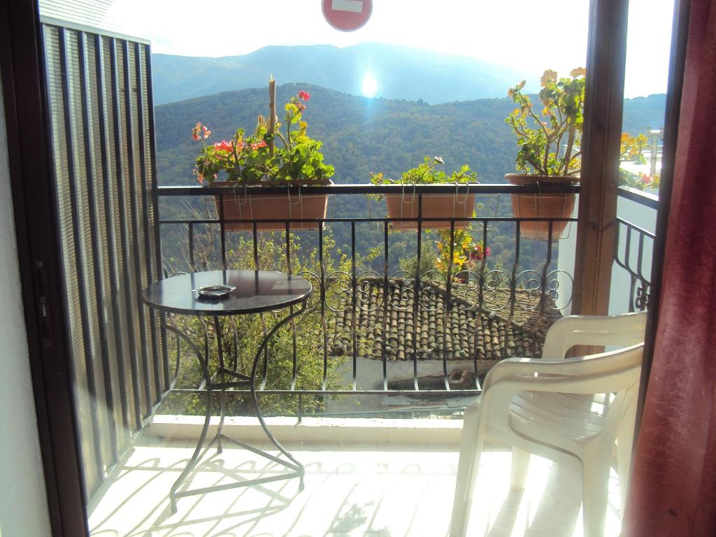 A general mountain view or a mountain view taken from a vendégházakat