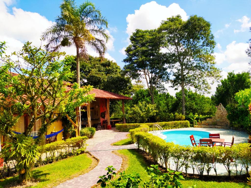 Bassein majutusasutuses Hotel del Campo või selle lähedal