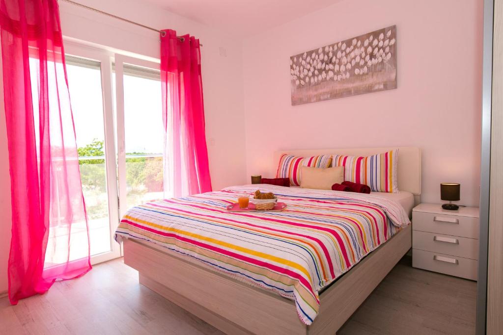Posteľ alebo postele v izbe v ubytovaní House Pink