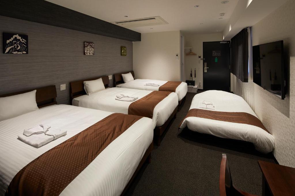 Postel nebo postele na pokoji v ubytování HOTEL BRILLER Kyoto Station South