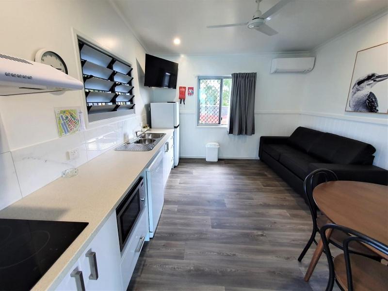 Lake Tinaroo Holiday Park - Villa Con Vista Al Jardín