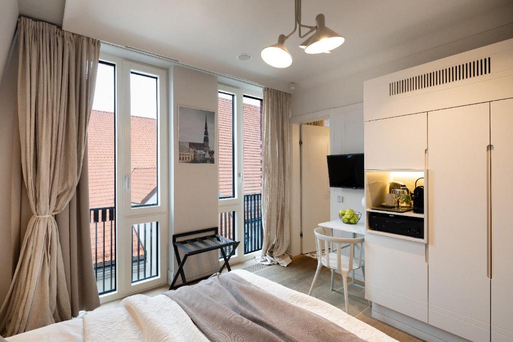 Redstone Apartments - Deluxe King Studio