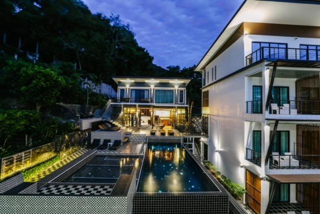 Bazén v ubytování Chaantalay Hotel nebo v jeho okolí