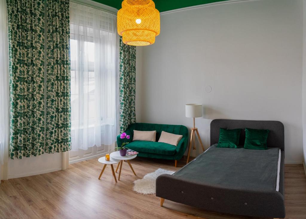 Posteľ alebo postele v izbe v ubytovaní Silentium City Apartman Sárvár