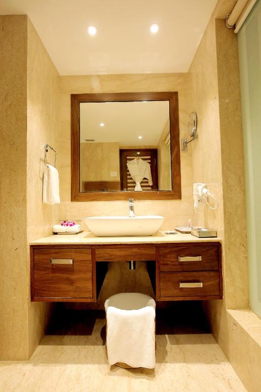 Koupelna v ubytování Fortune Sector 27, Noida - Member ITC Hotels' Group