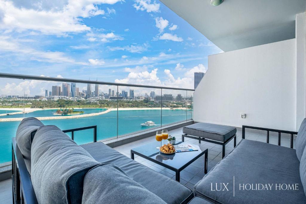 Фотография из галереи LUX - Opulent Island Suite 5 в Дубае