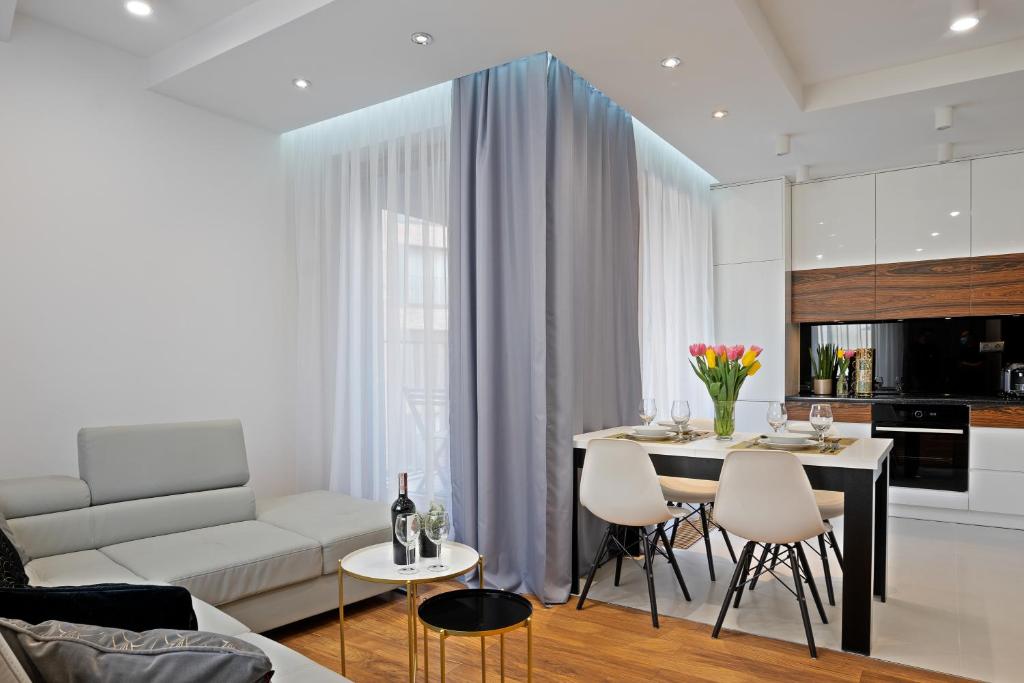 Kuchyňa alebo kuchynka v ubytovaní Apartamenty Prestige Browar Lubicz Stare Miasto