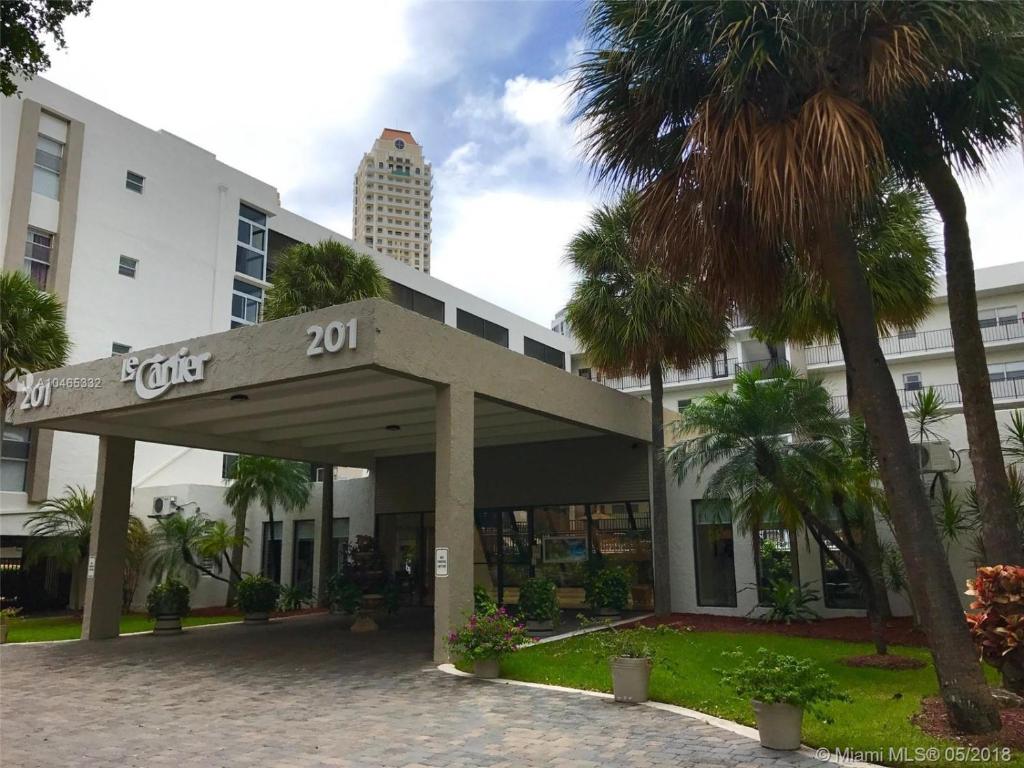 Walk to the Beach at Sunny Isles - Apartamento De Dos Dormitorios