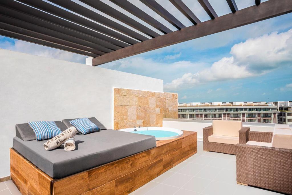 Sky View Suite Rooftop Jacuzzi #4
