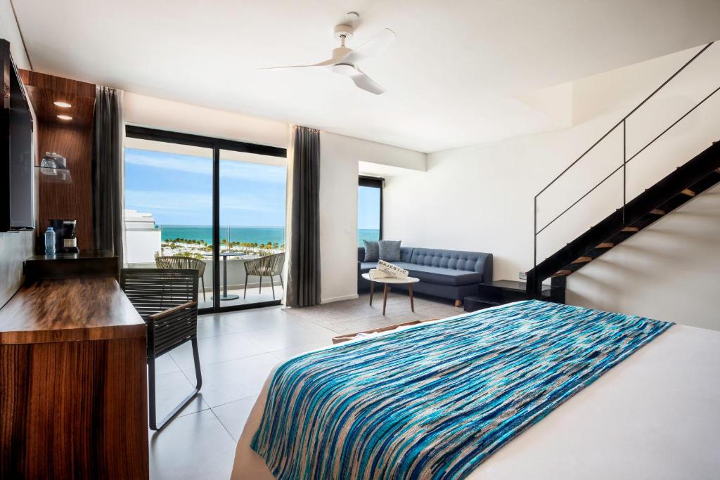 Sky View Suite Rooftop Jacuzzi #2