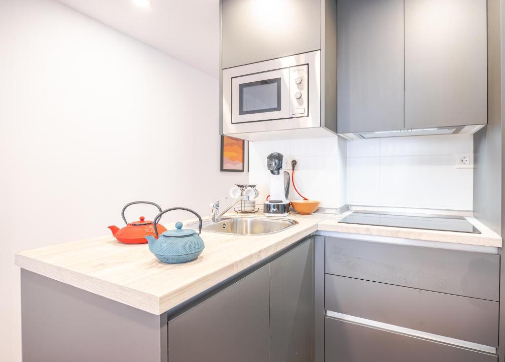 Kuchyňa alebo kuchynka v ubytovaní Expoholidays-Apartamentos Almería Centro PARKING gratis