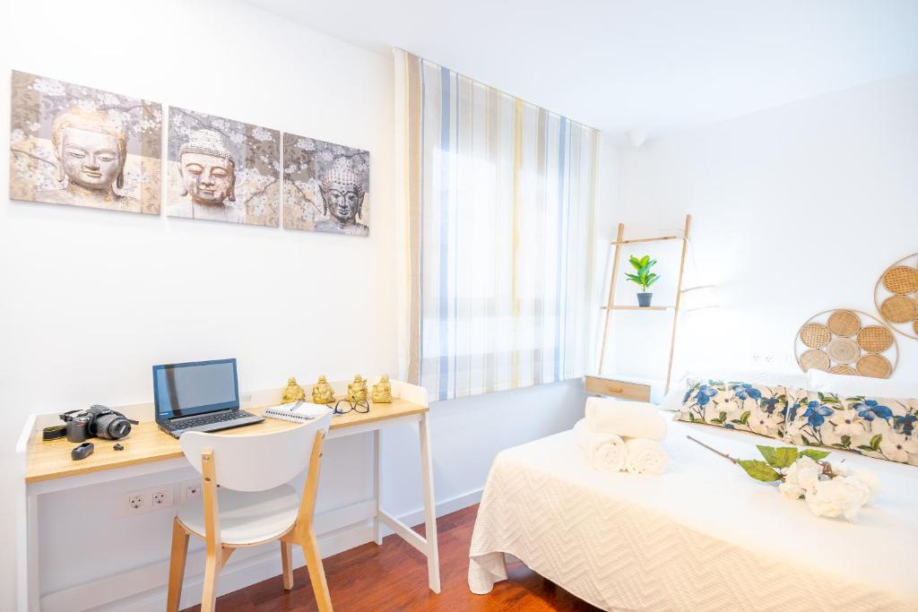 Televízia a/alebo spoločenská miestnosť v ubytovaní Expoholidays-Apartamentos Almería Centro PARKING gratis