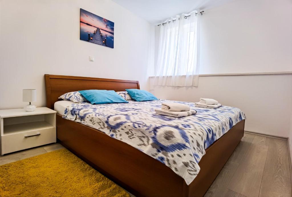 Postel nebo postele na pokoji v ubytování Stone House Varos Apartments