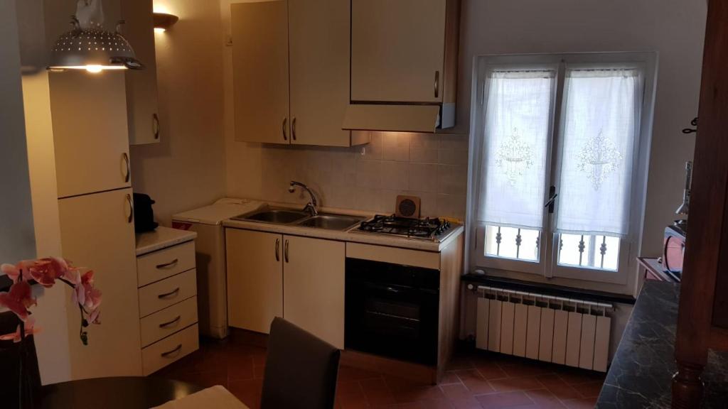 A kitchen or kitchenette at Casa Michelle "Natura e Relax"