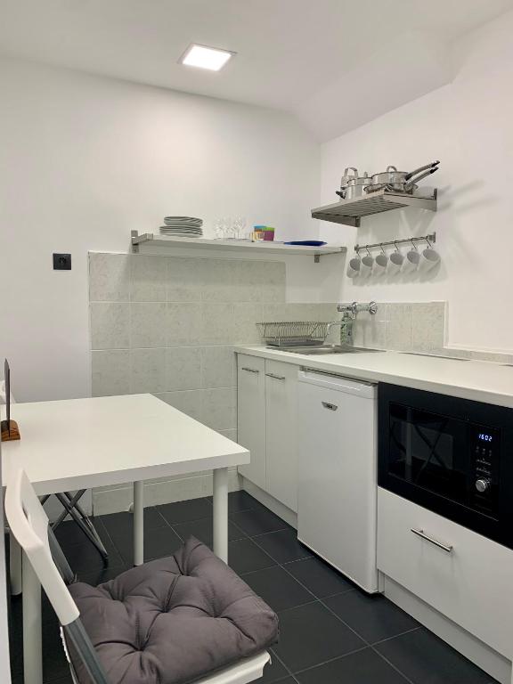 Kuchyň nebo kuchyňský kout v ubytování Vár-Lak Apartman