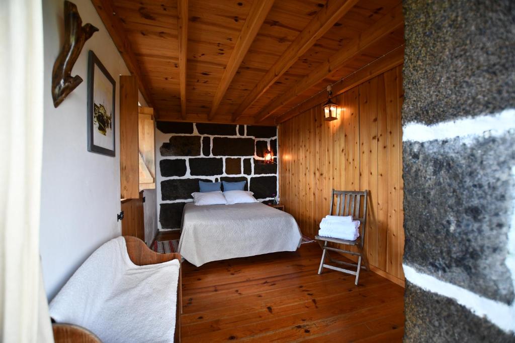 Postel nebo postele na pokoji v ubytování Caldeira Guesthouse