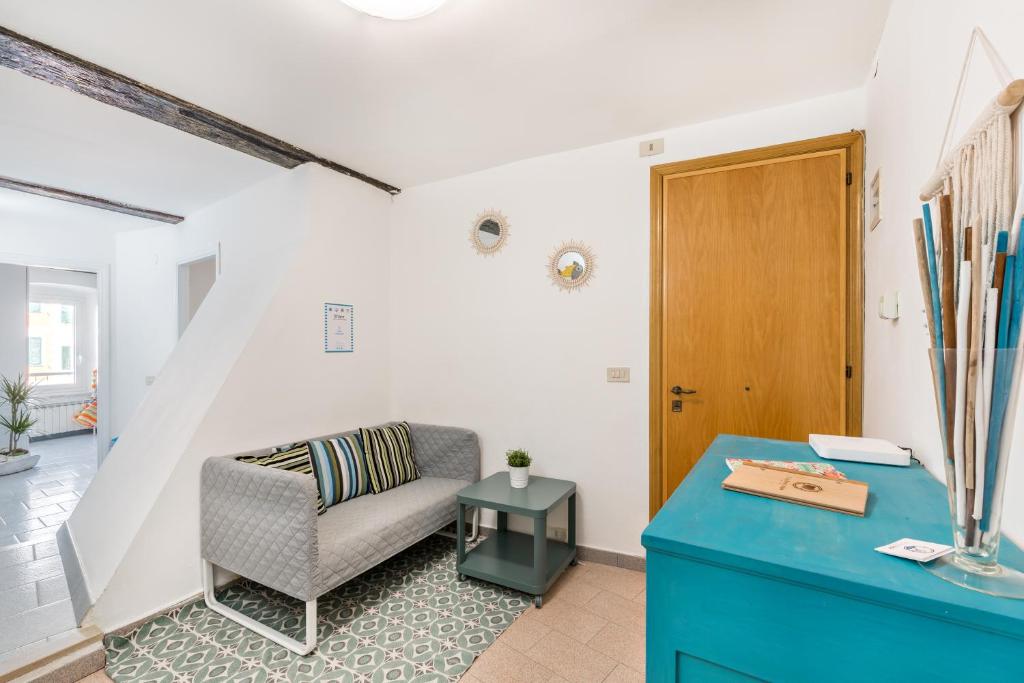 A seating area at il Mare di Ada:seaside apartament in Riomaggiore