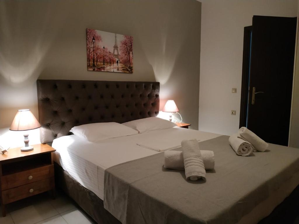 Posteľ alebo postele v izbe v ubytovaní Ionion Apartments & Studios