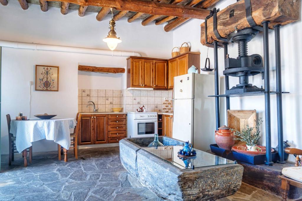 Vintage, Cozy Flat in Fallika, Andros Island