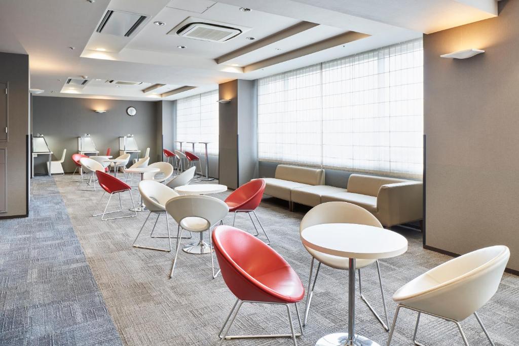 Posezení v ubytování MYSTAYS Shin Urayasu Conference Center