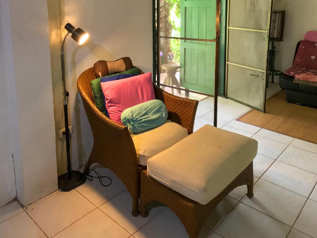 Posezení v ubytování Baan Suanthip Homestay - Aoluek Natural Retreat