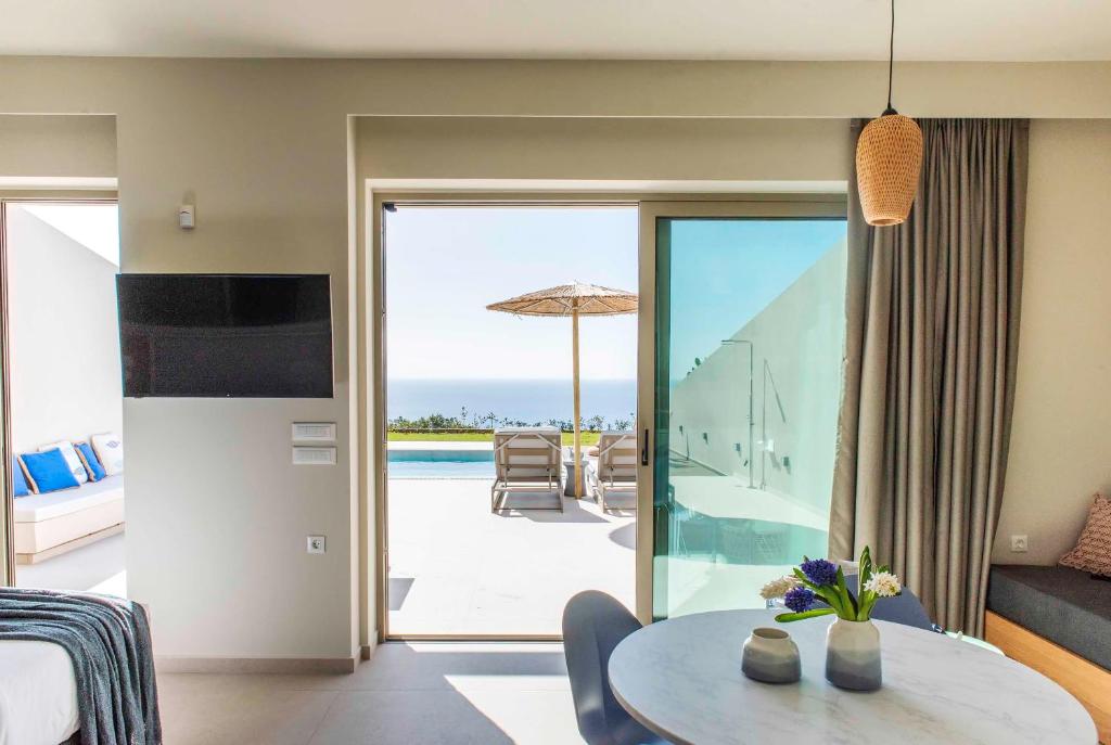 Basen w obiekcie Cielo e Mare Villas I "Free" heated pools & seaview lub w pobliżu