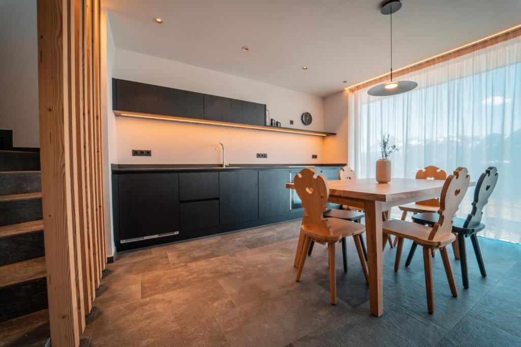 Kuchyňa alebo kuchynka v ubytovaní Kierhof Chalets