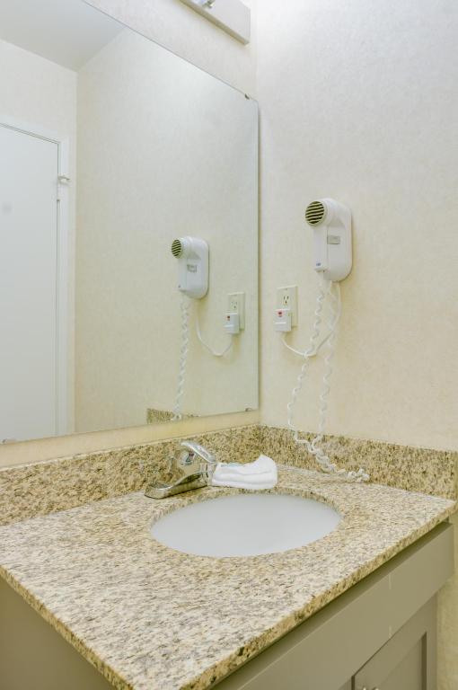 Travelodge by Wyndham San Francisco Bay - Queen Room - No Fumar