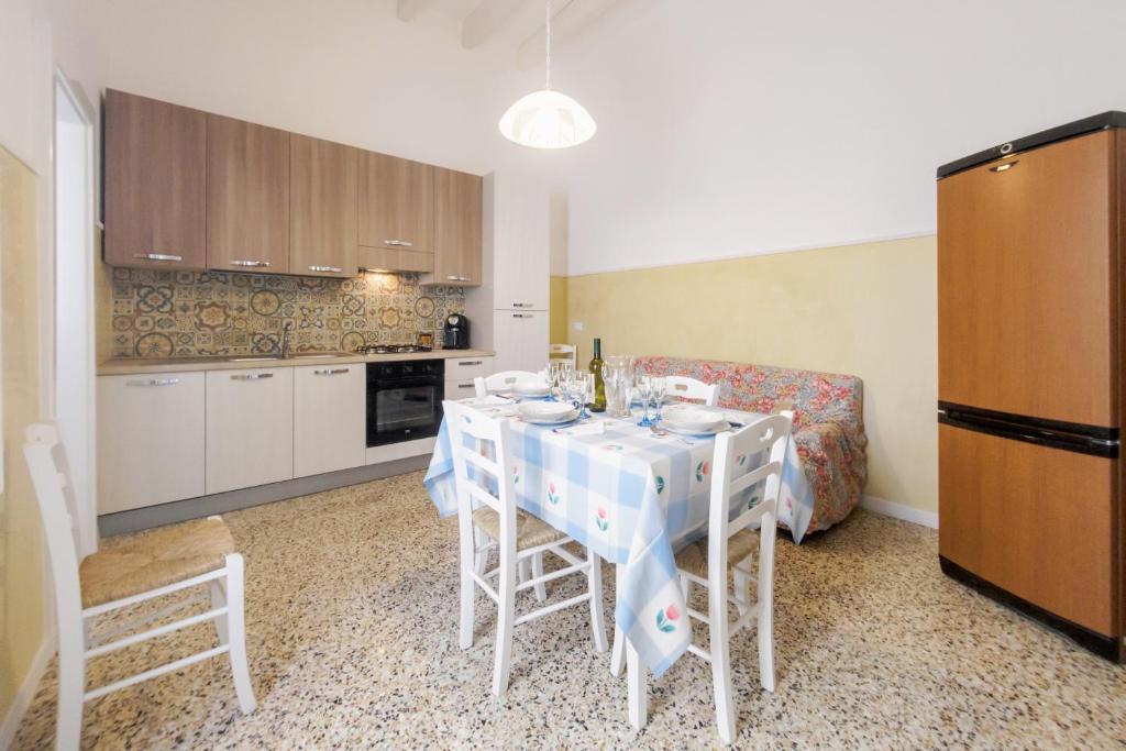 Kuchnia lub aneks kuchenny w obiekcie Casa Vacanze Penelope