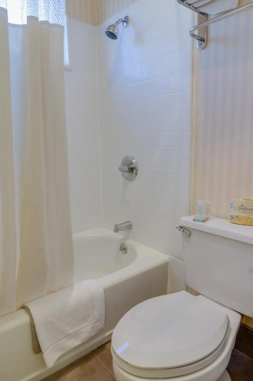 Travelodge by Wyndham San Francisco Bay - 