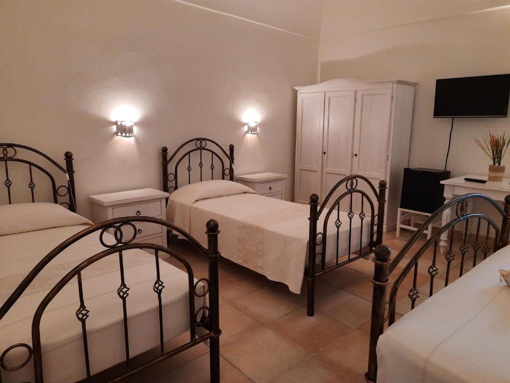 Domo Antiga Guest Rooms - Habitación Cuádruple Con Balcón