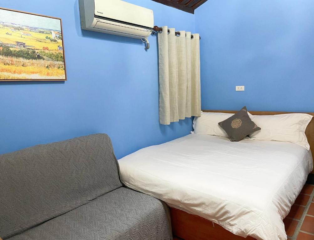 Postel nebo postele na pokoji v ubytování Xinqin B&B - City Area