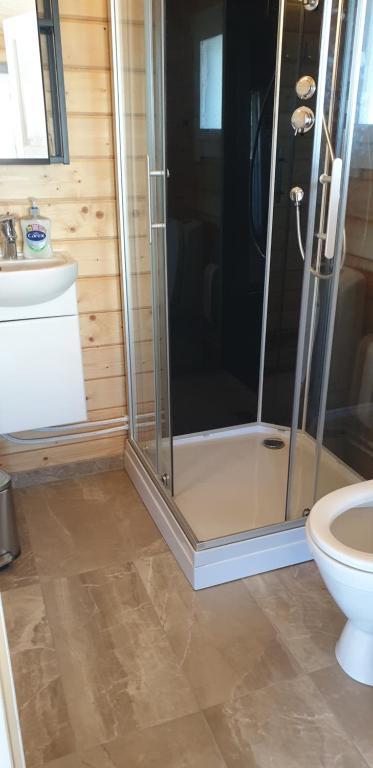 Koupelna v ubytování Hvammur 4 with private hot tub (Fagurgali)