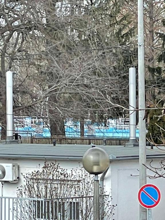 Bazén v ubytovaní Thermal Next II Weninger Apartman Kiskunhalas alebo v jeho blízkosti