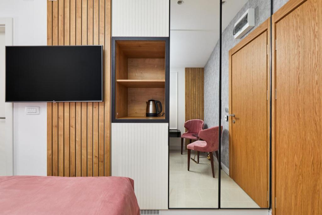 TV a/nebo společenská místnost v ubytování Kotor Lux apartments and rooms